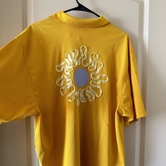 Nike Uphoria Men’s Medium Yellow Mesh Button-Up Short Sleeve Shirt - Picture 3 of 6